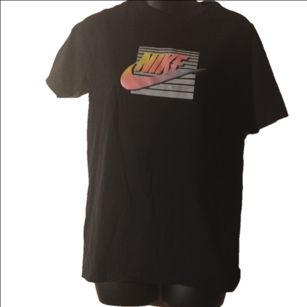 Nike Ladies tee, size XL. Great for the gym, school or outdoor fun!